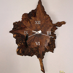 Thousand year-old Oak Tree Clock - a luxury oak tree trunk clock complemented by modern stainless steel elements Thousand year-old Oak Tree Clock - a luxury oak tree trunk clock complemented by modern stainless steel elements