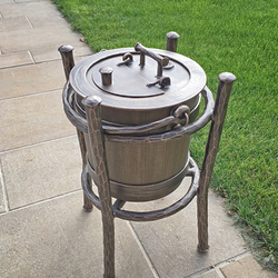 Luxury wrought iron bin with a rack Luxury wrought iron bin with a rack