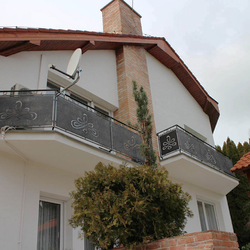 Balkónové zábradlia na rodinnom dome - exteriérové zábradlia Balkónové zábradlia na rodinnom dome - exteriérové zábradlia
