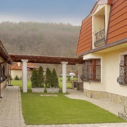 Ozdobná kovaná mreža Ozdobná kovaná mreža