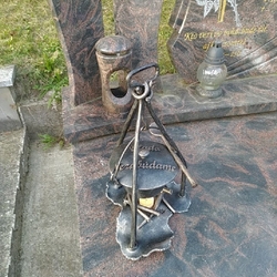 Memorial candle holder for a grave - artistic cauldron with a spoon, a hearth, and a description Memorial candle holder for a grave - artistic cauldron with a spoon, a hearth, and a description